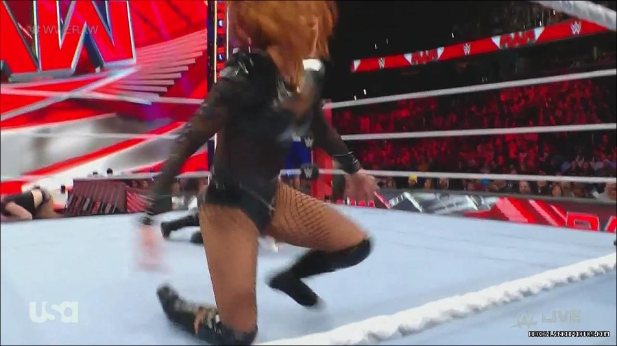 WWE_Monday_Night_Raw_2022_12_05_720p_HDTV_x264-NWCHD_mp4_007086771.jpg