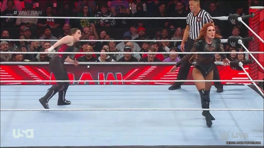 WWE_Monday_Night_Raw_2022_12_05_720p_HDTV_x264-NWCHD_mp4_007087572.jpg