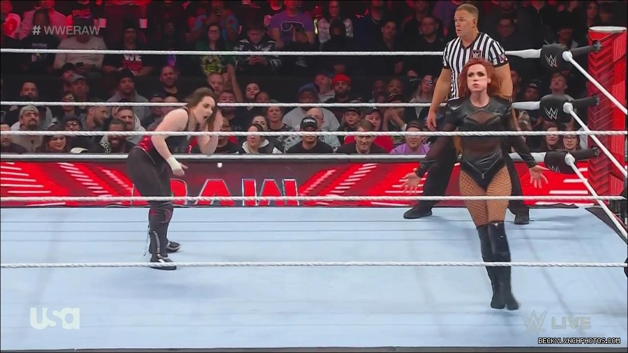 WWE_Monday_Night_Raw_2022_12_05_720p_HDTV_x264-NWCHD_mp4_007087972.jpg