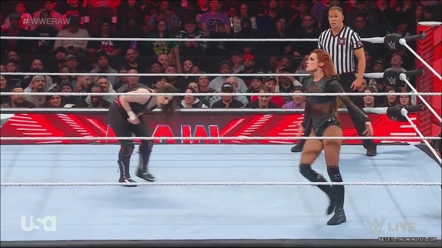 WWE_Monday_Night_Raw_2022_12_05_720p_HDTV_x264-NWCHD_mp4_007088373.jpg