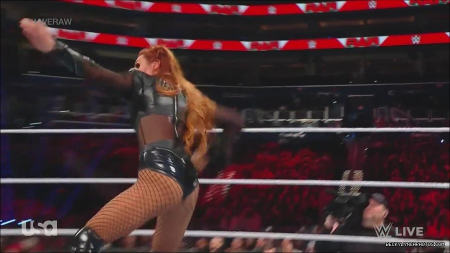 WWE_Monday_Night_Raw_2022_12_05_720p_HDTV_x264-NWCHD_mp4_007089574.jpg