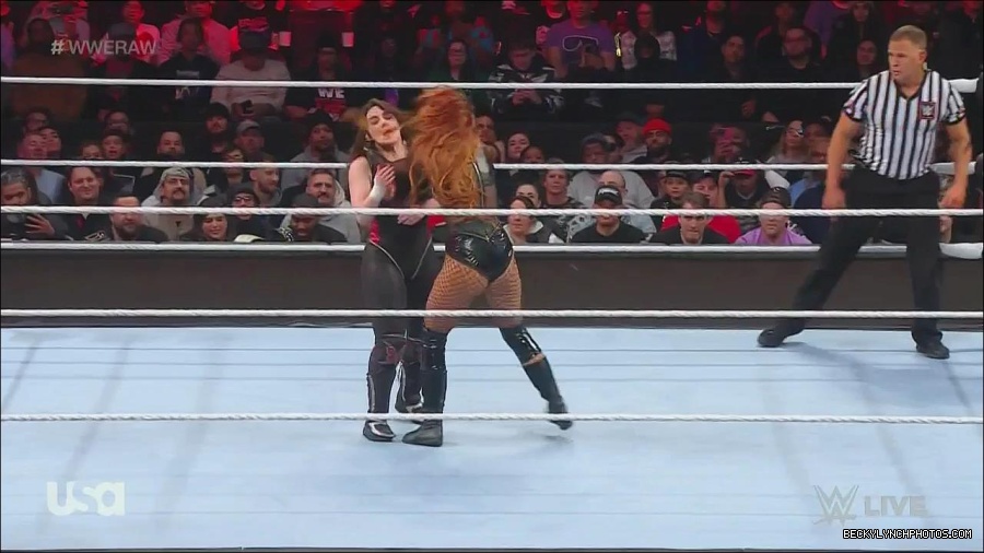 WWE_Monday_Night_Raw_2022_12_05_720p_HDTV_x264-NWCHD_mp4_007089974.jpg