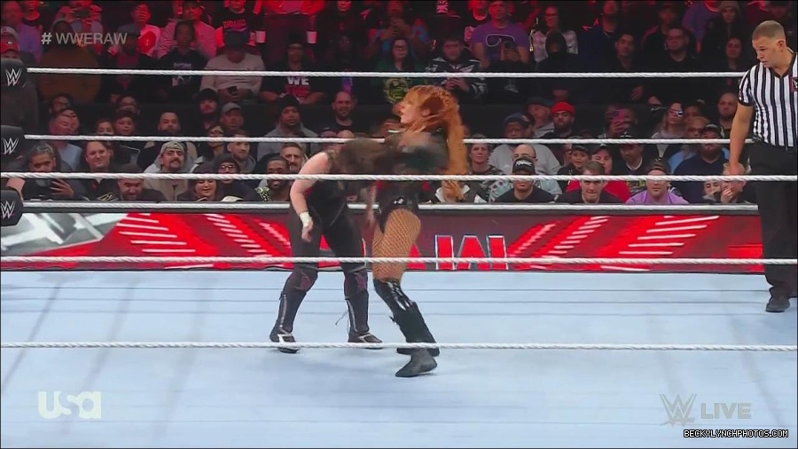 WWE_Monday_Night_Raw_2022_12_05_720p_HDTV_x264-NWCHD_mp4_007090775.jpg