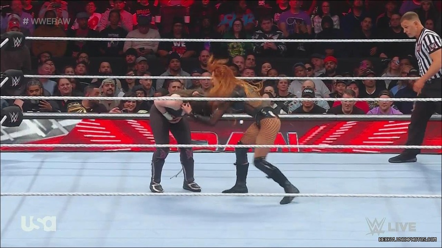 WWE_Monday_Night_Raw_2022_12_05_720p_HDTV_x264-NWCHD_mp4_007092777.jpg