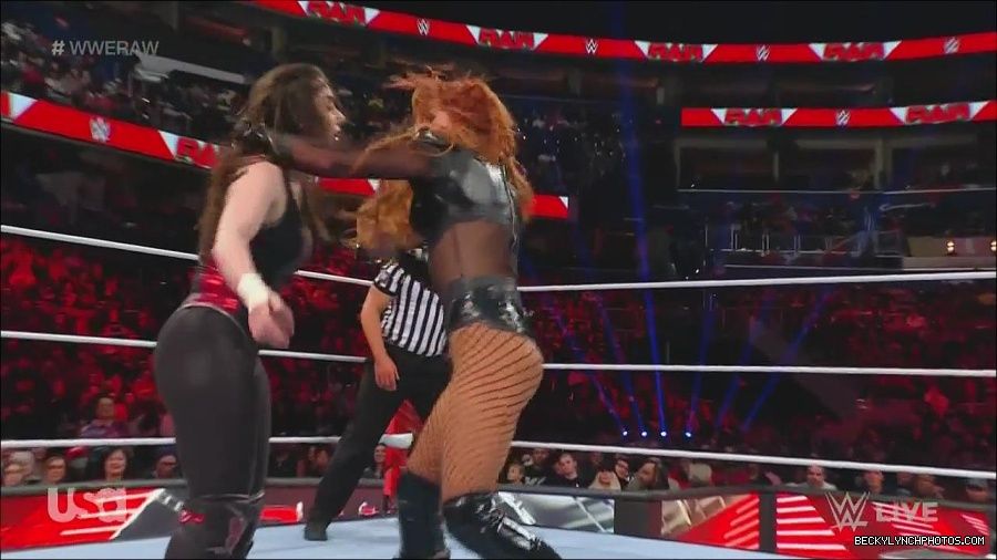 WWE_Monday_Night_Raw_2022_12_05_720p_HDTV_x264-NWCHD_mp4_007093978.jpg