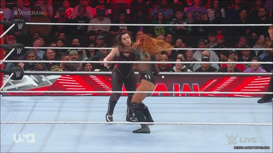 WWE_Monday_Night_Raw_2022_12_05_720p_HDTV_x264-NWCHD_mp4_007094779.jpg