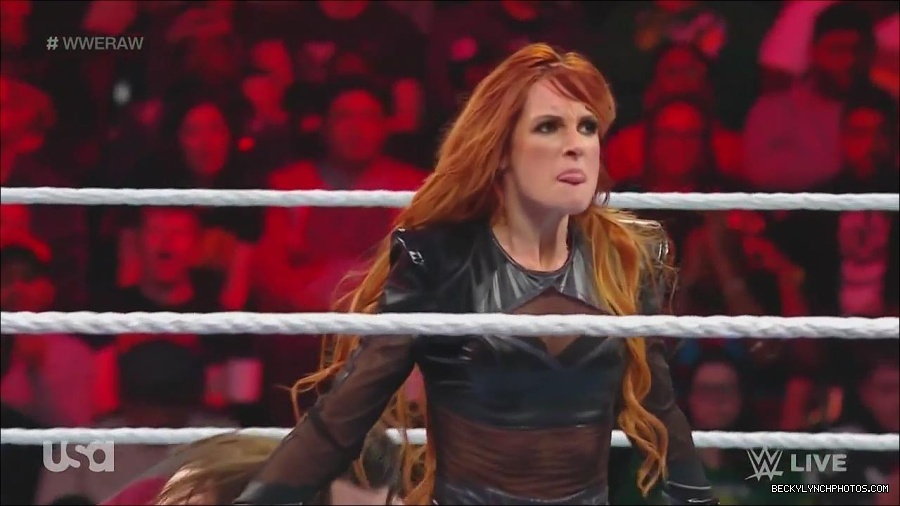WWE_Monday_Night_Raw_2022_12_05_720p_HDTV_x264-NWCHD_mp4_007099584.jpg