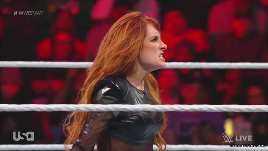 WWE_Monday_Night_Raw_2022_12_05_720p_HDTV_x264-NWCHD_mp4_007100385.jpg