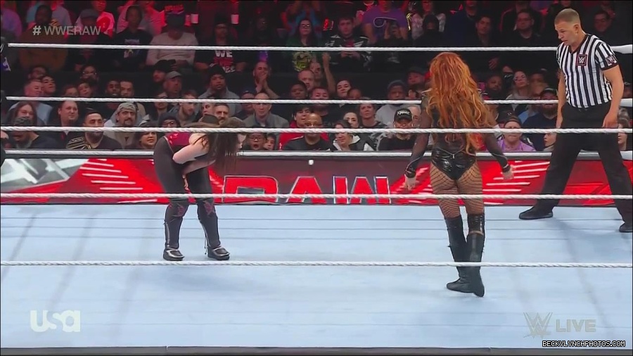 WWE_Monday_Night_Raw_2022_12_05_720p_HDTV_x264-NWCHD_mp4_007101986.jpg