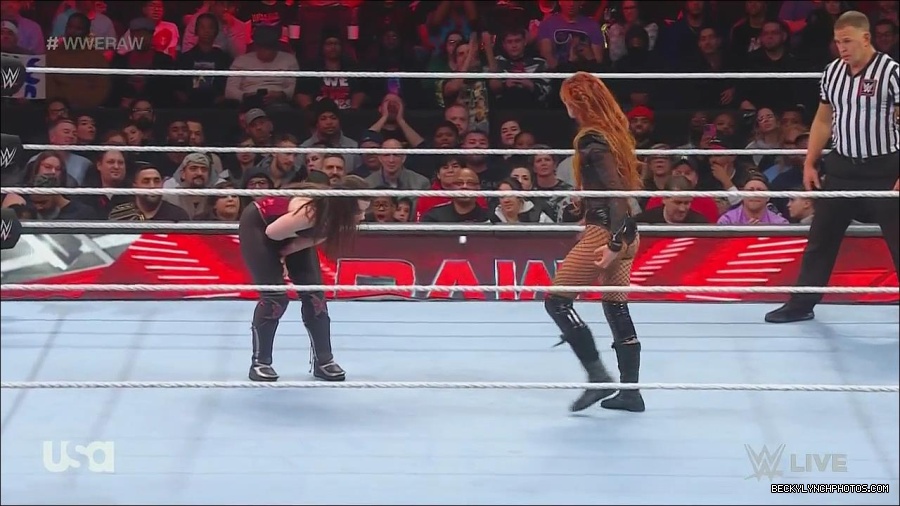 WWE_Monday_Night_Raw_2022_12_05_720p_HDTV_x264-NWCHD_mp4_007102787.jpg