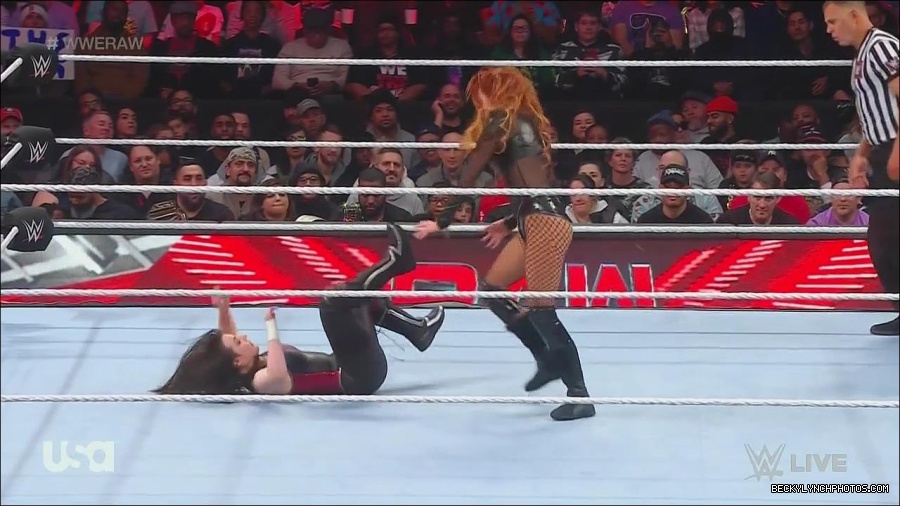WWE_Monday_Night_Raw_2022_12_05_720p_HDTV_x264-NWCHD_mp4_007105590.jpg