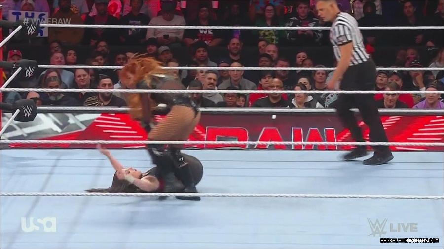 WWE_Monday_Night_Raw_2022_12_05_720p_HDTV_x264-NWCHD_mp4_007106391.jpg
