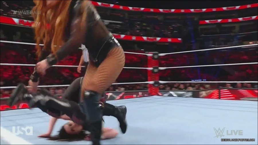 WWE_Monday_Night_Raw_2022_12_05_720p_HDTV_x264-NWCHD_mp4_007106791.jpg