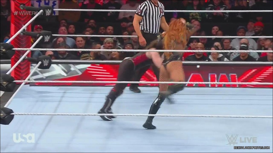 WWE_Monday_Night_Raw_2022_12_05_720p_HDTV_x264-NWCHD_mp4_007108793.jpg