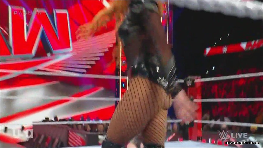 WWE_Monday_Night_Raw_2022_12_05_720p_HDTV_x264-NWCHD_mp4_007110395.jpg