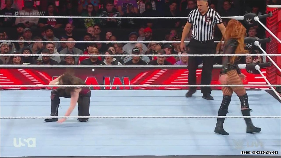 WWE_Monday_Night_Raw_2022_12_05_720p_HDTV_x264-NWCHD_mp4_007111196.jpg