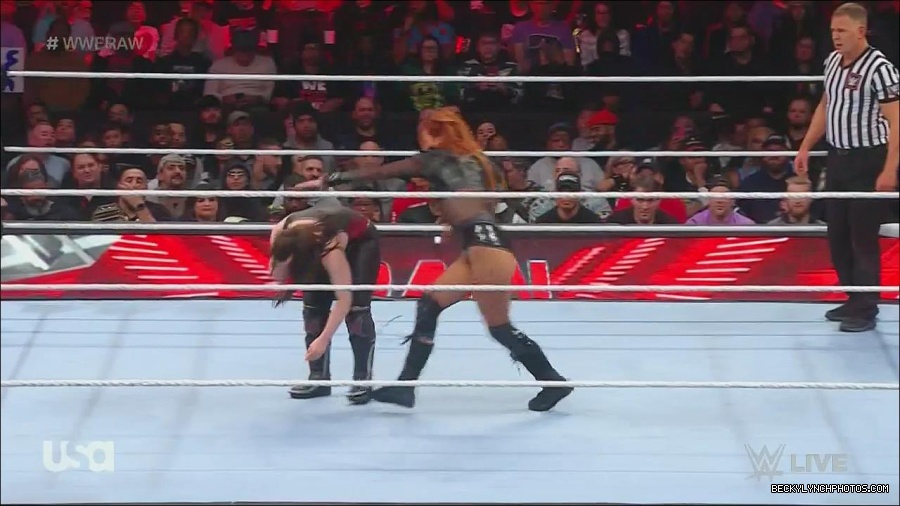 WWE_Monday_Night_Raw_2022_12_05_720p_HDTV_x264-NWCHD_mp4_007112797.jpg