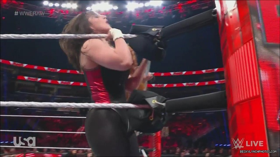 WWE_Monday_Night_Raw_2022_12_05_720p_HDTV_x264-NWCHD_mp4_007114799.jpg