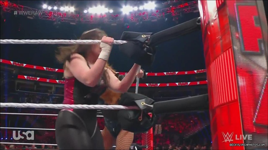 WWE_Monday_Night_Raw_2022_12_05_720p_HDTV_x264-NWCHD_mp4_007115200.jpg