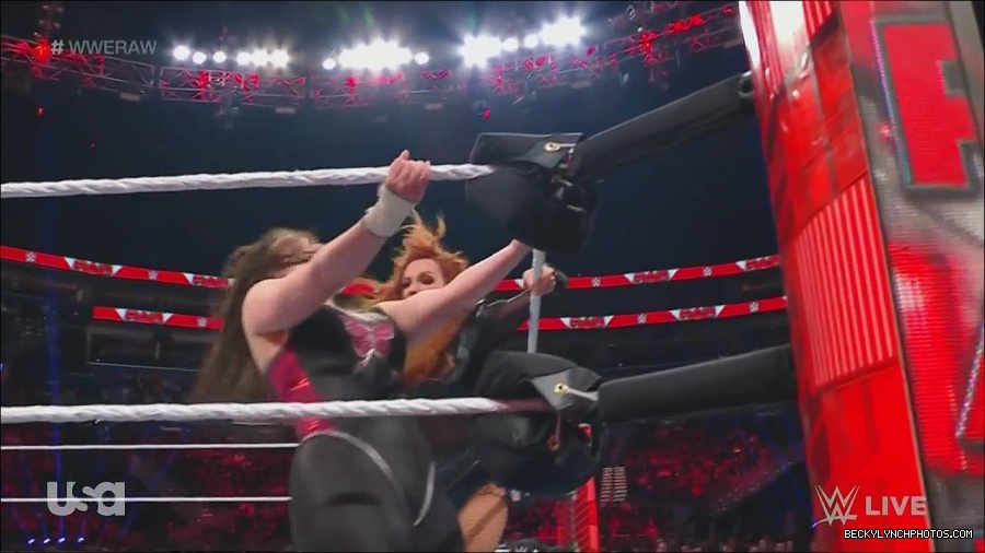 WWE_Monday_Night_Raw_2022_12_05_720p_HDTV_x264-NWCHD_mp4_007115600.jpg