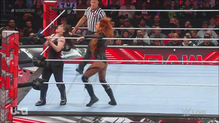 WWE_Monday_Night_Raw_2022_12_05_720p_HDTV_x264-NWCHD_mp4_007116401.jpg