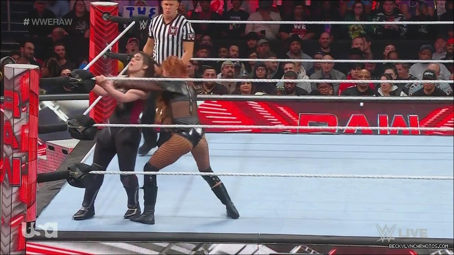 WWE_Monday_Night_Raw_2022_12_05_720p_HDTV_x264-NWCHD_mp4_007116801.jpg