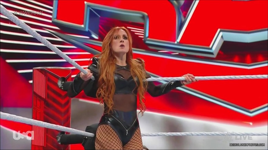 WWE_Monday_Night_Raw_2022_12_05_720p_HDTV_x264-NWCHD_mp4_007121606.jpg