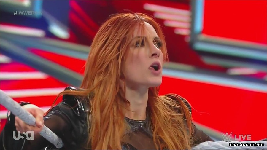 WWE_Monday_Night_Raw_2022_12_05_720p_HDTV_x264-NWCHD_mp4_007124809.jpg
