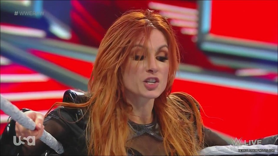 WWE_Monday_Night_Raw_2022_12_05_720p_HDTV_x264-NWCHD_mp4_007125610.jpg