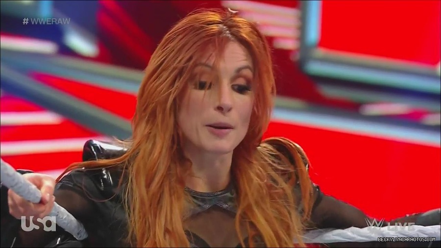 WWE_Monday_Night_Raw_2022_12_05_720p_HDTV_x264-NWCHD_mp4_007126010.jpg