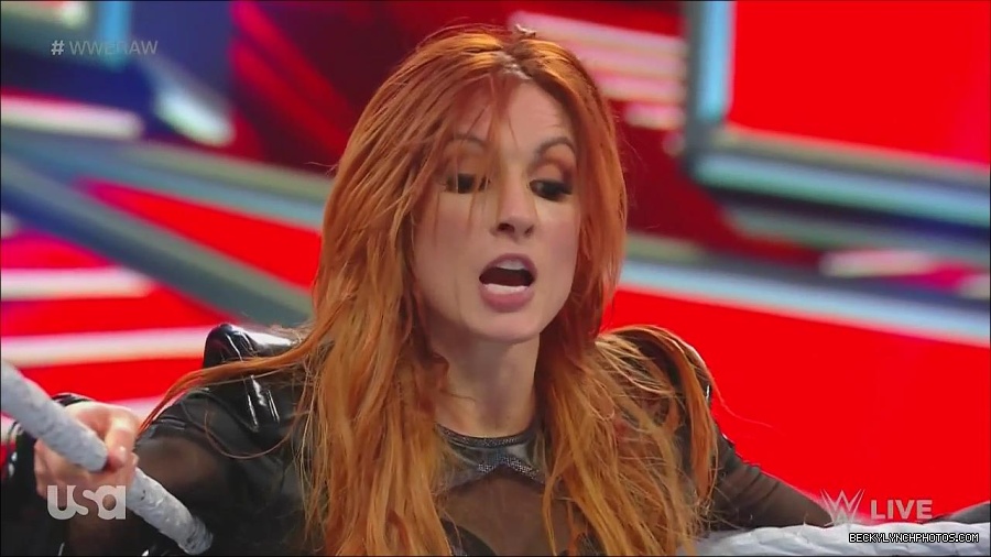 WWE_Monday_Night_Raw_2022_12_05_720p_HDTV_x264-NWCHD_mp4_007126411.jpg