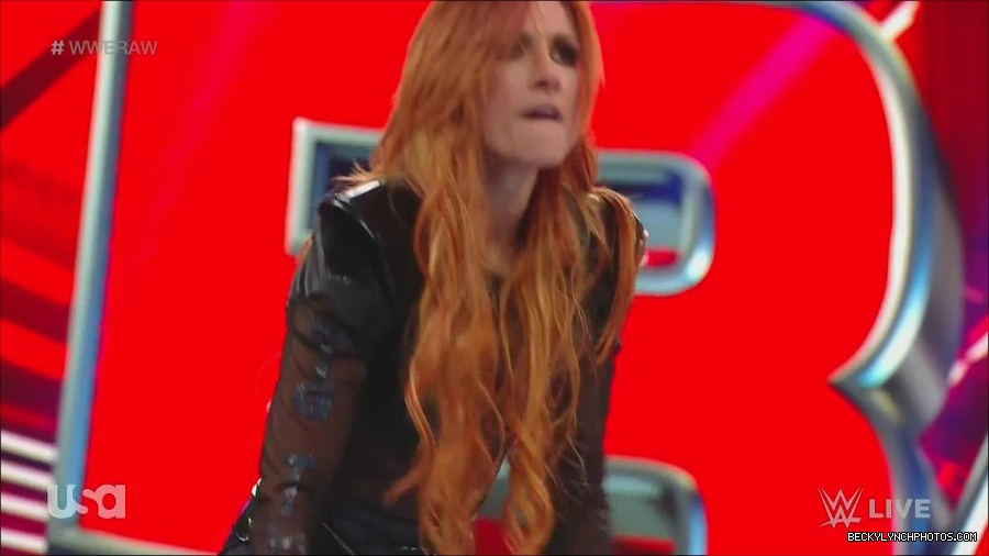 WWE_Monday_Night_Raw_2022_12_05_720p_HDTV_x264-NWCHD_mp4_007129214.jpg