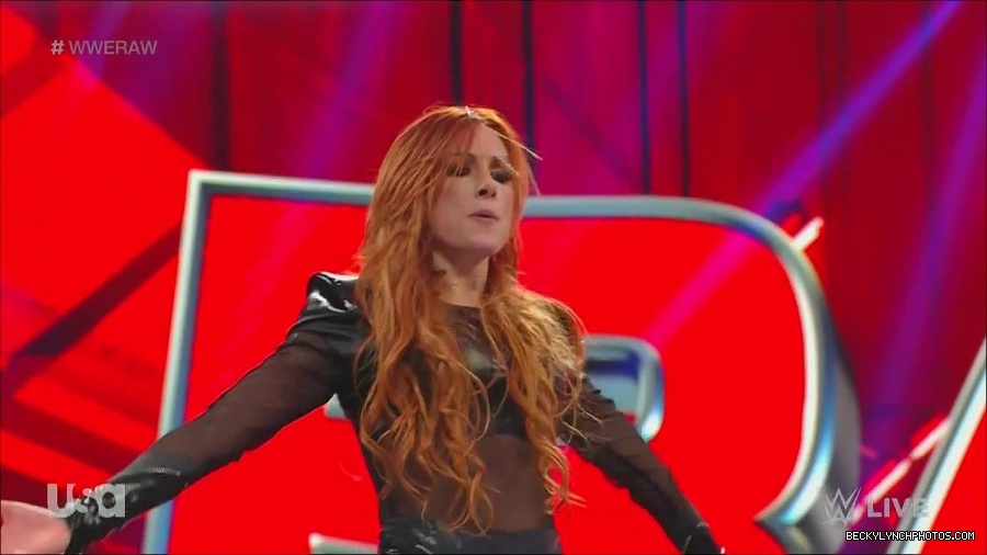 WWE_Monday_Night_Raw_2022_12_05_720p_HDTV_x264-NWCHD_mp4_007130415.jpg