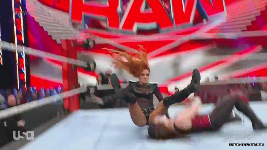WWE_Monday_Night_Raw_2022_12_05_720p_HDTV_x264-NWCHD_mp4_007133618.jpg