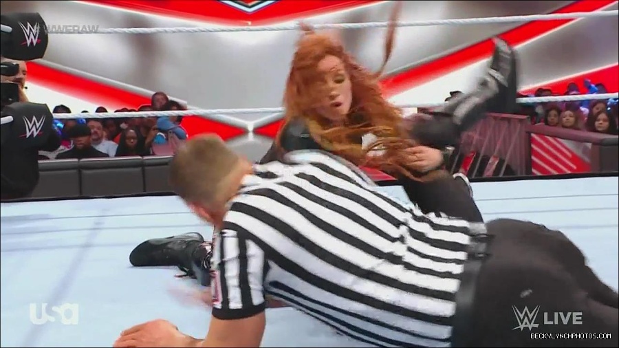 WWE_Monday_Night_Raw_2022_12_05_720p_HDTV_x264-NWCHD_mp4_007136020.jpg
