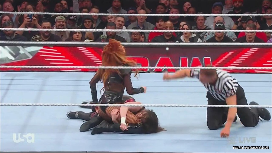 WWE_Monday_Night_Raw_2022_12_05_720p_HDTV_x264-NWCHD_mp4_007138022.jpg