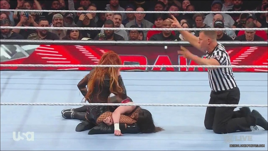 WWE_Monday_Night_Raw_2022_12_05_720p_HDTV_x264-NWCHD_mp4_007138423.jpg