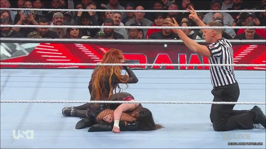 WWE_Monday_Night_Raw_2022_12_05_720p_HDTV_x264-NWCHD_mp4_007138823.jpg