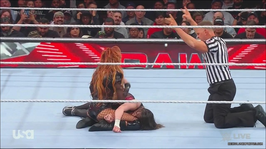 WWE_Monday_Night_Raw_2022_12_05_720p_HDTV_x264-NWCHD_mp4_007139224.jpg