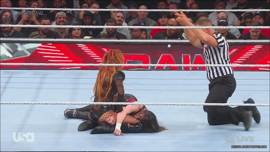 WWE_Monday_Night_Raw_2022_12_05_720p_HDTV_x264-NWCHD_mp4_007139624.jpg