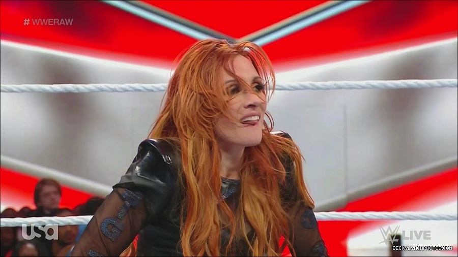 WWE_Monday_Night_Raw_2022_12_05_720p_HDTV_x264-NWCHD_mp4_007141226.jpg