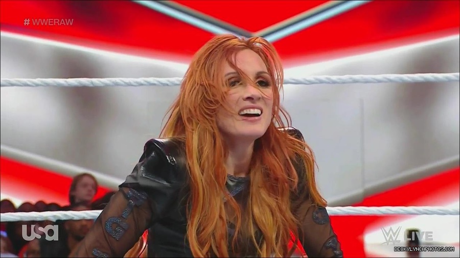 WWE_Monday_Night_Raw_2022_12_05_720p_HDTV_x264-NWCHD_mp4_007142026.jpg