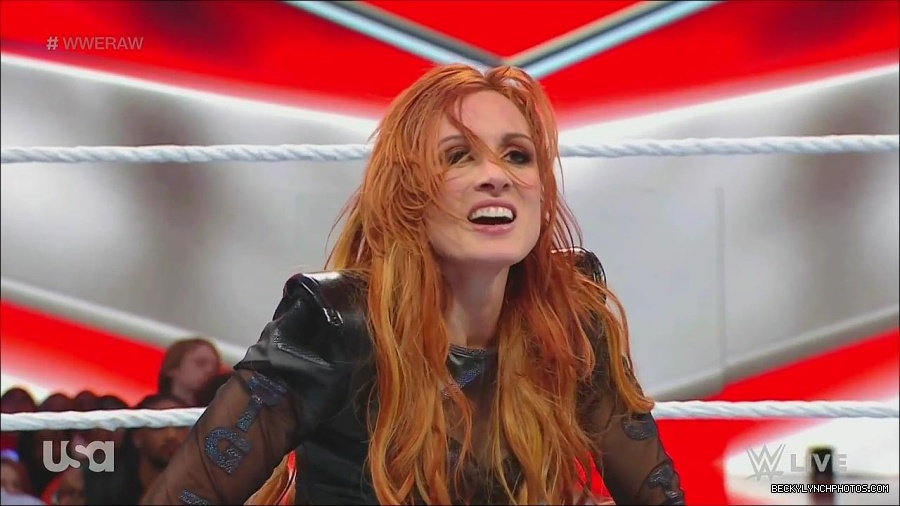 WWE_Monday_Night_Raw_2022_12_05_720p_HDTV_x264-NWCHD_mp4_007142427.jpg