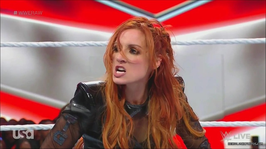 WWE_Monday_Night_Raw_2022_12_05_720p_HDTV_x264-NWCHD_mp4_007143628.jpg