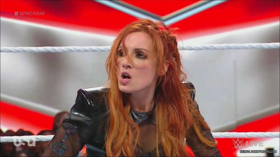 WWE_Monday_Night_Raw_2022_12_05_720p_HDTV_x264-NWCHD_mp4_007144028.jpg