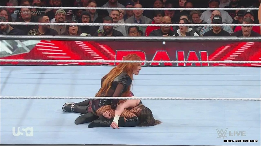 WWE_Monday_Night_Raw_2022_12_05_720p_HDTV_x264-NWCHD_mp4_007144429.jpg