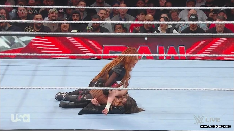 WWE_Monday_Night_Raw_2022_12_05_720p_HDTV_x264-NWCHD_mp4_007145230.jpg