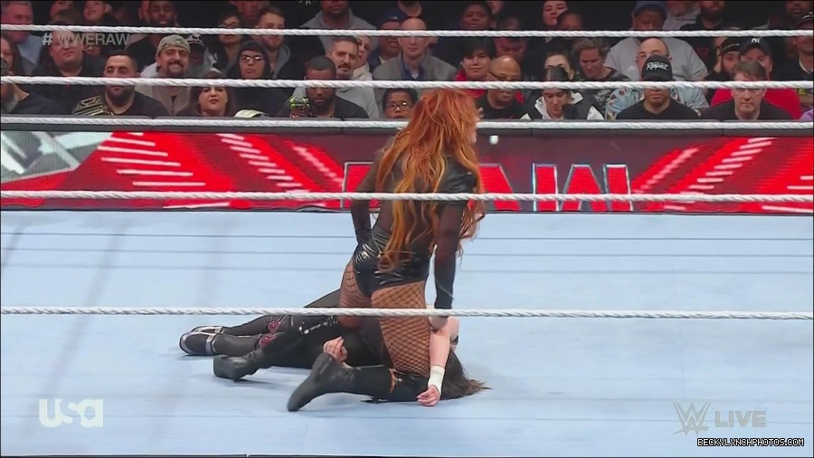 WWE_Monday_Night_Raw_2022_12_05_720p_HDTV_x264-NWCHD_mp4_007146030.jpg