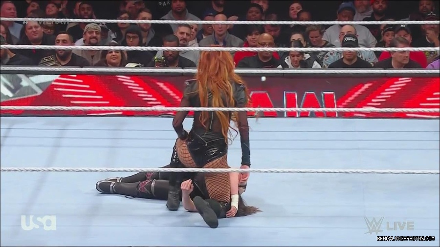 WWE_Monday_Night_Raw_2022_12_05_720p_HDTV_x264-NWCHD_mp4_007146431.jpg