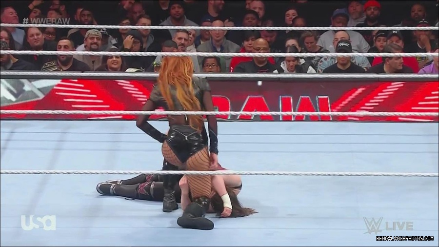 WWE_Monday_Night_Raw_2022_12_05_720p_HDTV_x264-NWCHD_mp4_007146831.jpg